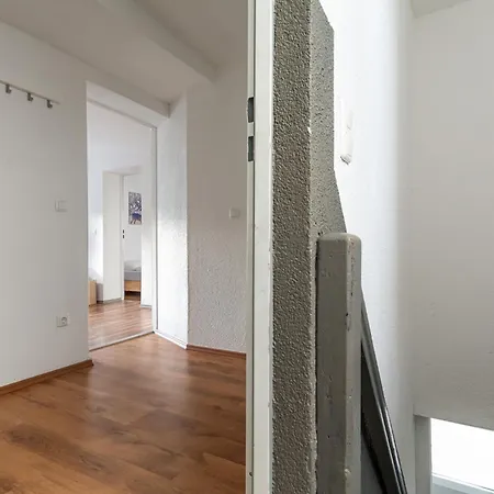 Daire T&k - - 3 And 4 Monteur *